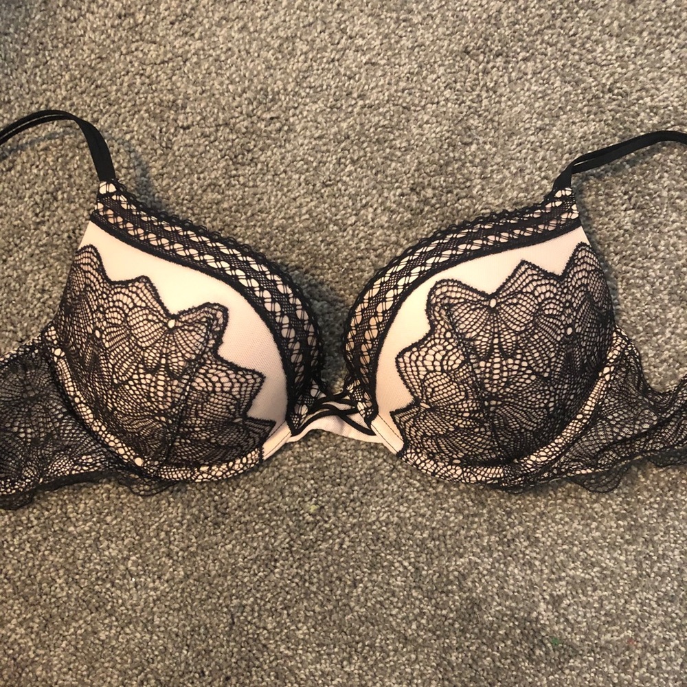 Victoria’s Secret Very Sexy Pushup Bra
